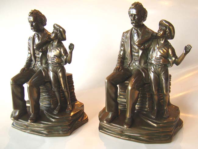 An extremely rare pair of vintage Mark Twain and Tom Sawyer bookends by Jennings Brothers circa 1936 — image 3